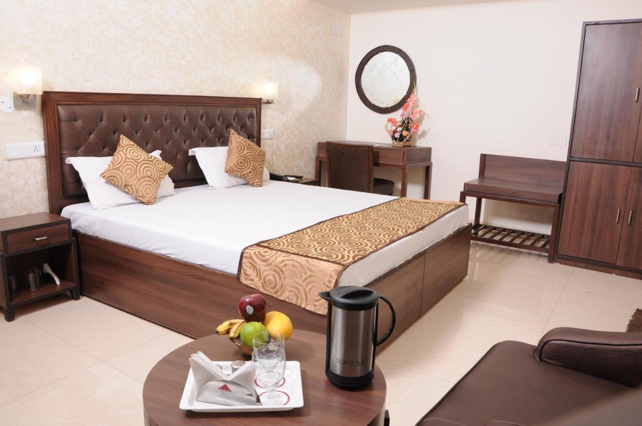 Hotel Diamond Inn Чандигарх Экстерьер фото