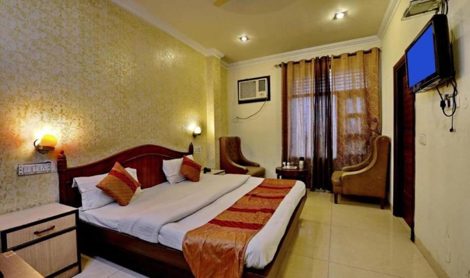 Hotel Diamond Inn Чандигарх Экстерьер фото