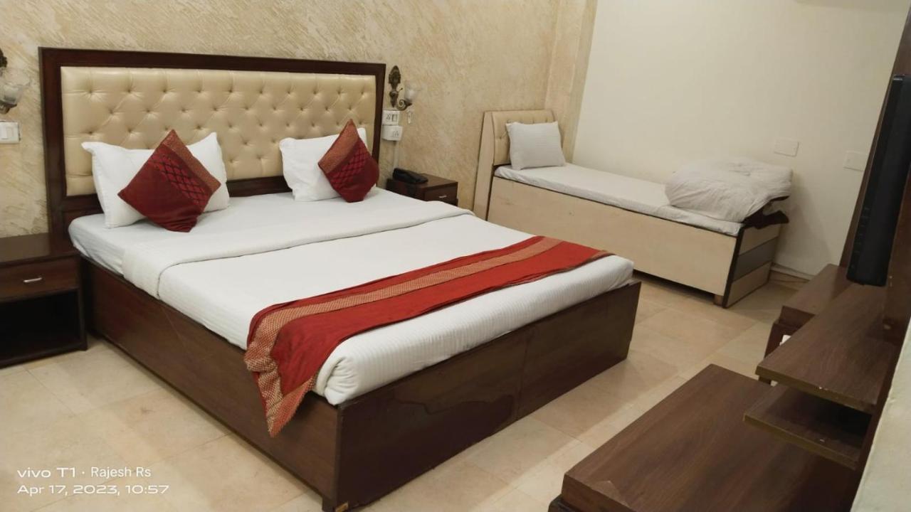 Hotel Diamond Inn Чандигарх Экстерьер фото